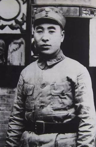 林家三兄弟,俩兄长带着林彪闹革命,大哥林育英逝世后毛主席抬棺